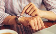 How to Set a Relic Watch