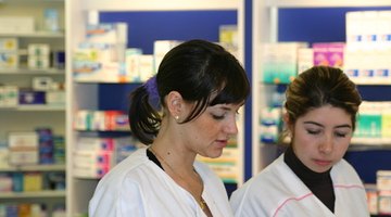 Learn how to go to school for free so you can become a Pharmacist.