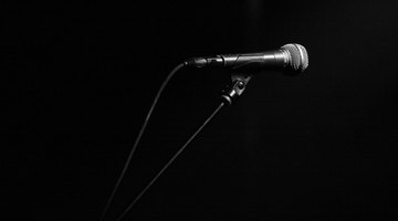 Craft a good speech so you'll feel prepared when you approach the microphone on the big day.