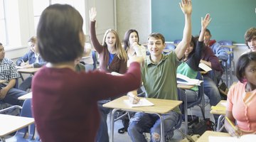 High school classes often range from 15 to 25 students.