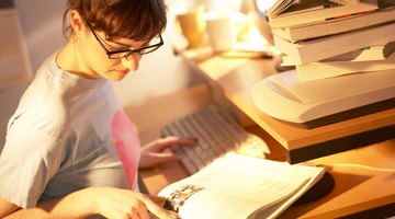 Descriptive paragraphs include concrete words and sensory details.