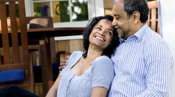 Certain phrases in Spanish indicate a friendly love while others indicate a romantic love.