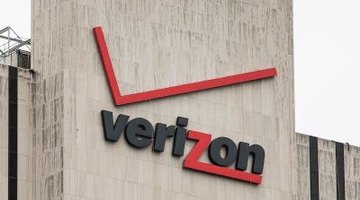 Access your Verizon inbox using either the Web portal or Microsoft Outlook.