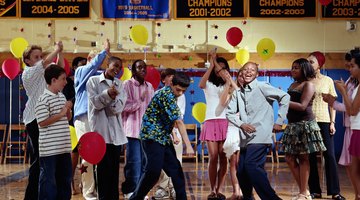 Games to Play at a Middle School Dance